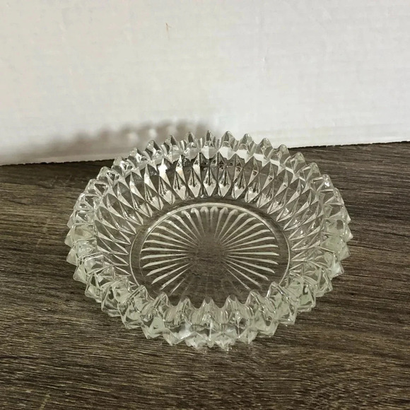 Vtg Sawtooth Edge Round Glass Ashtray - Picture 2 of 7